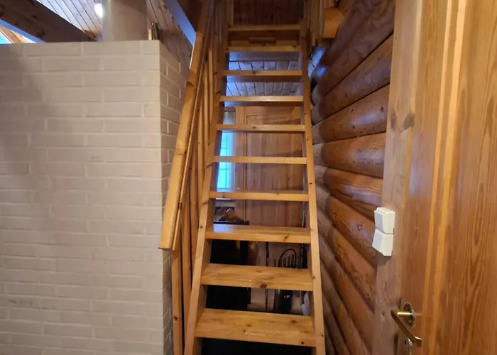 Smaller Aeijaenhonka Chalet